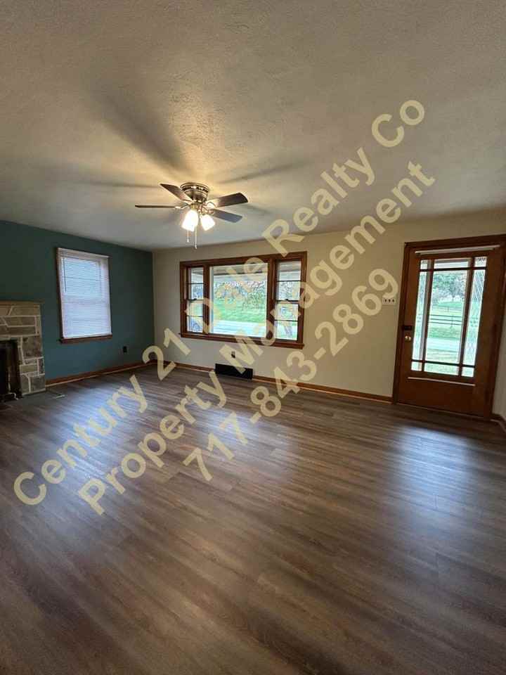 3221 Conewago Rd - Photo 3 of 22