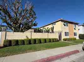 featured image of 998 El Camino Dr