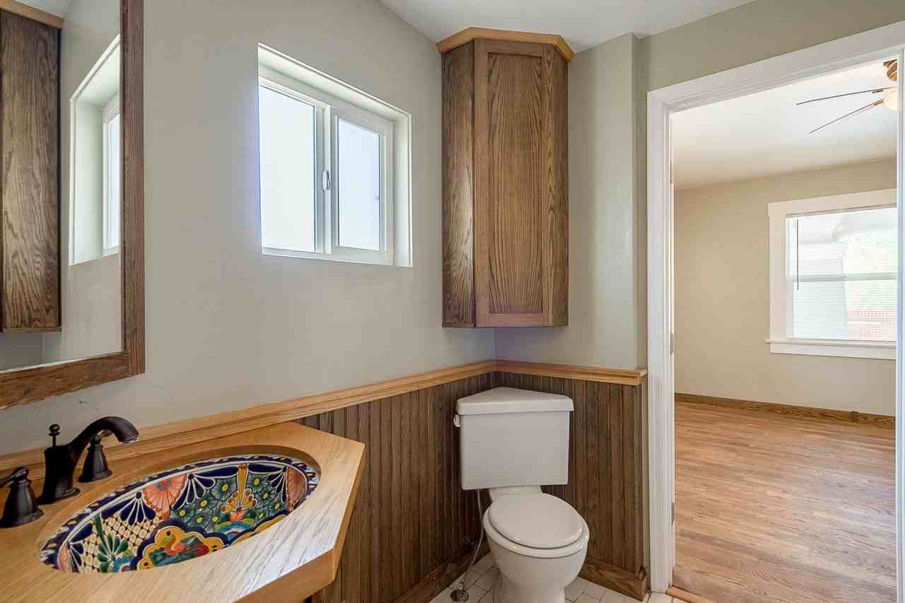 928 E 8th St - Photo 6 of 50