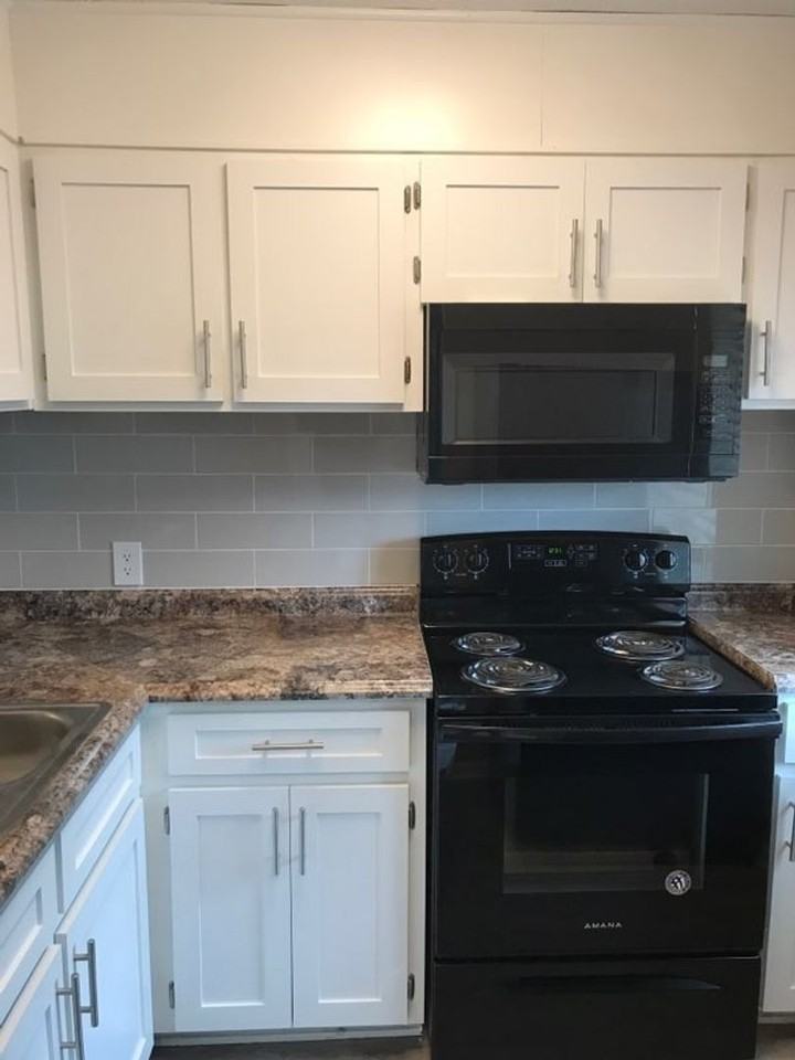 Jac Lyn Apartments - Photo 2 of 23