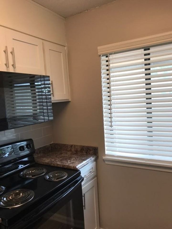 Jac Lyn Apartments - Photo 3 of 23