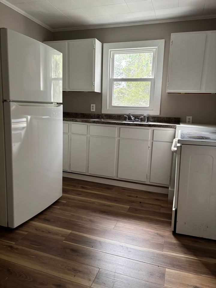 204 Flora Cir #102 - Photo 2 of 7