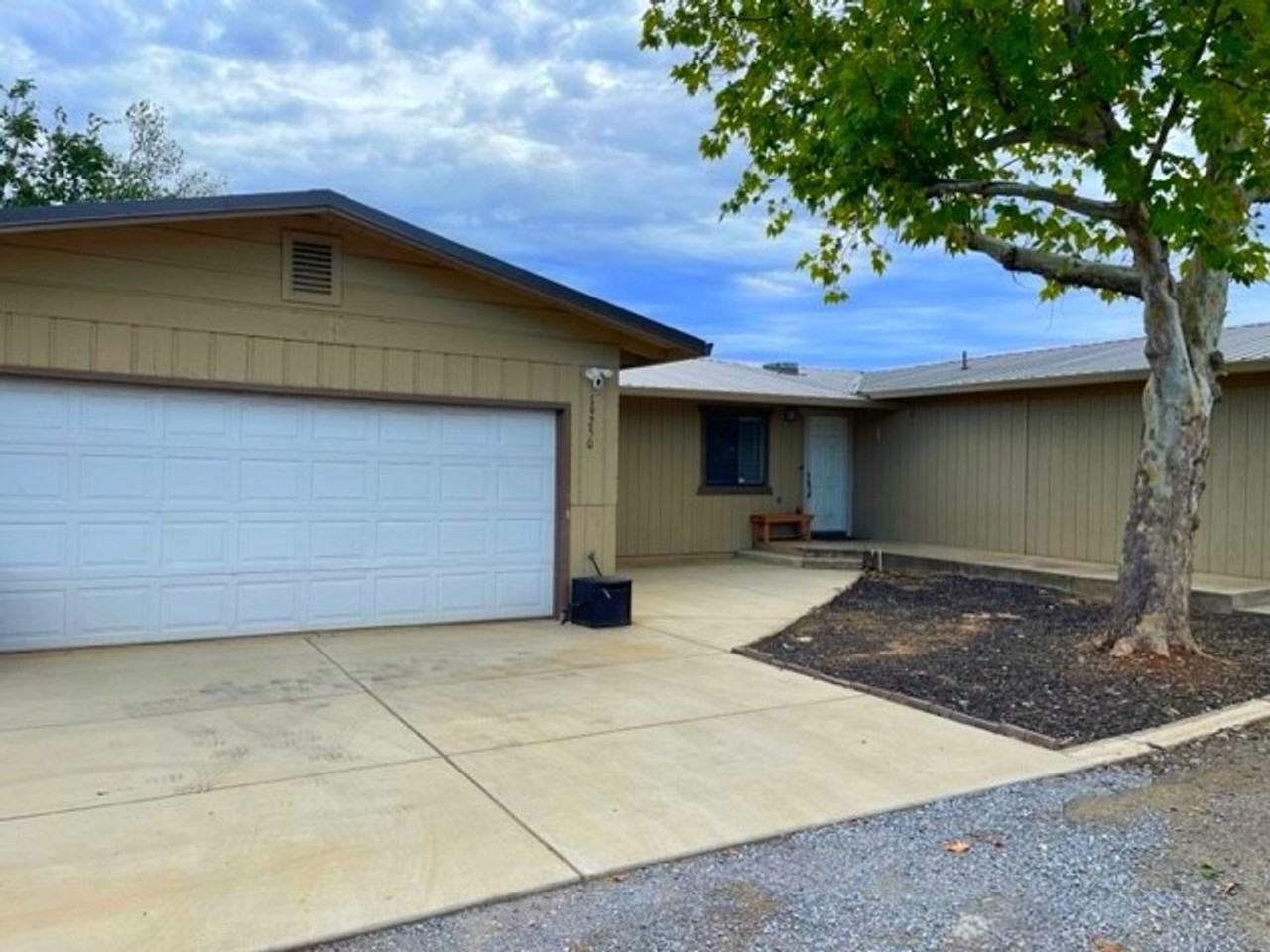 19250 Hill Street - Photo 7 of 28