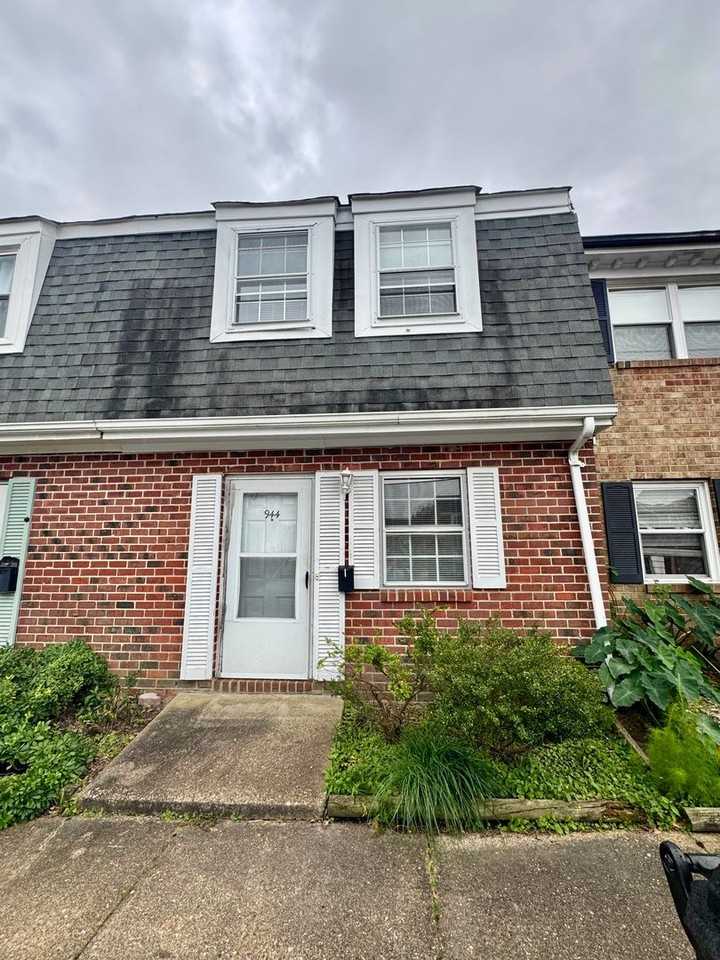 944 Maryland Ave - Photo 2 of 12