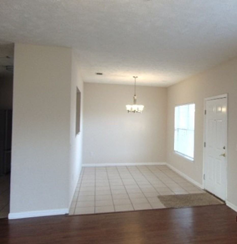 5200 Joshua Ln - Photo 3 of 12