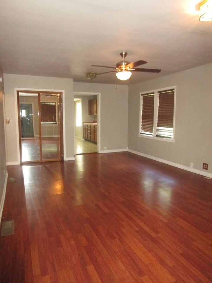 1720 N Buckles St - Photo 2 of 10