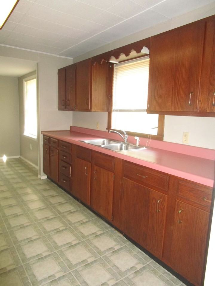 1720 N Buckles St - Photo 3 of 10