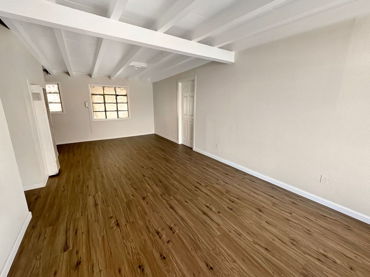 1004 W Mackenzie Dr - Photo 2 of 8