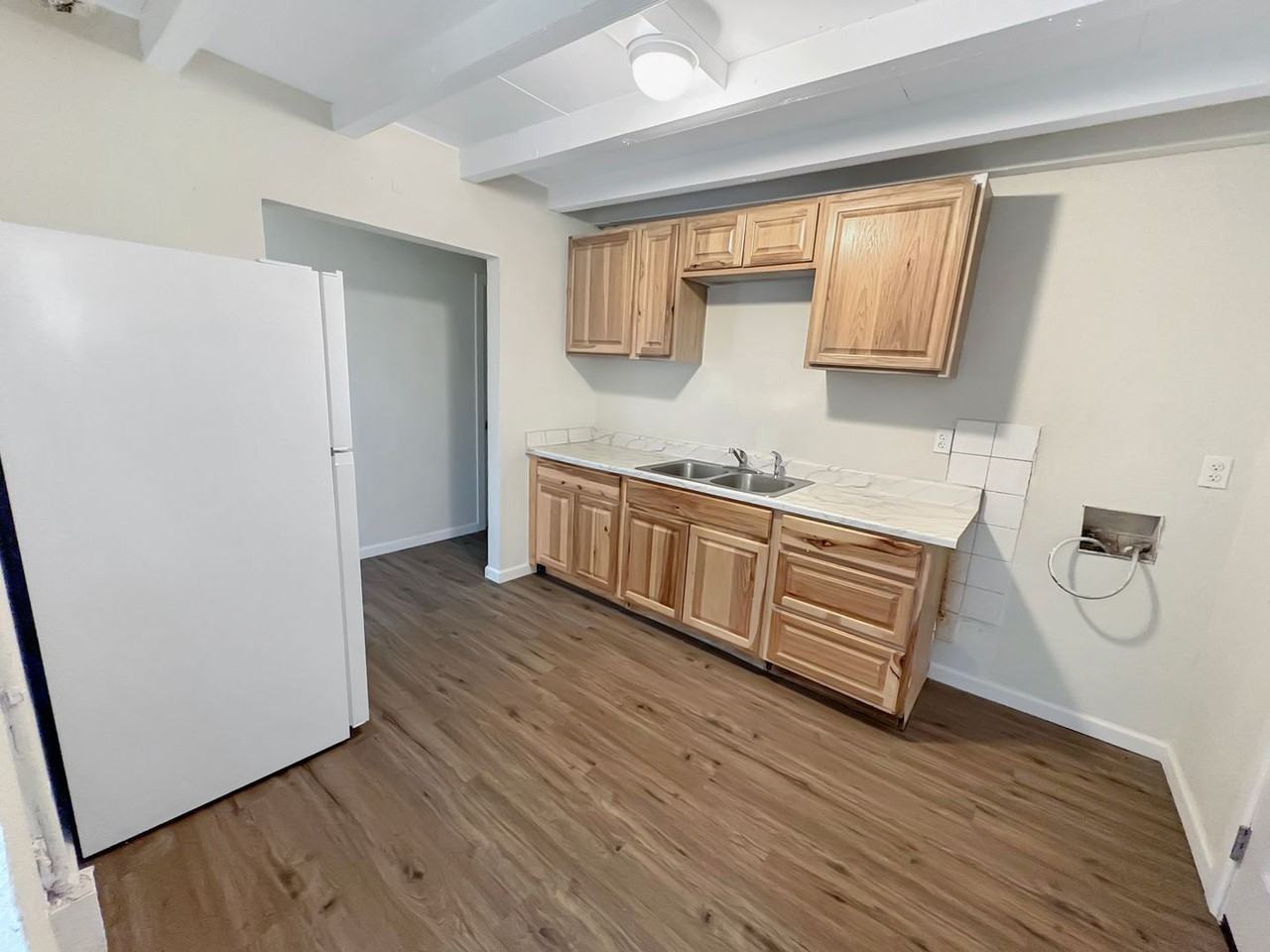 1004 W Mackenzie Dr - Photo 3 of 8