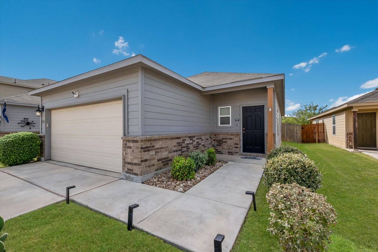 3023 Laguna Clfs - Photo 4 of 29