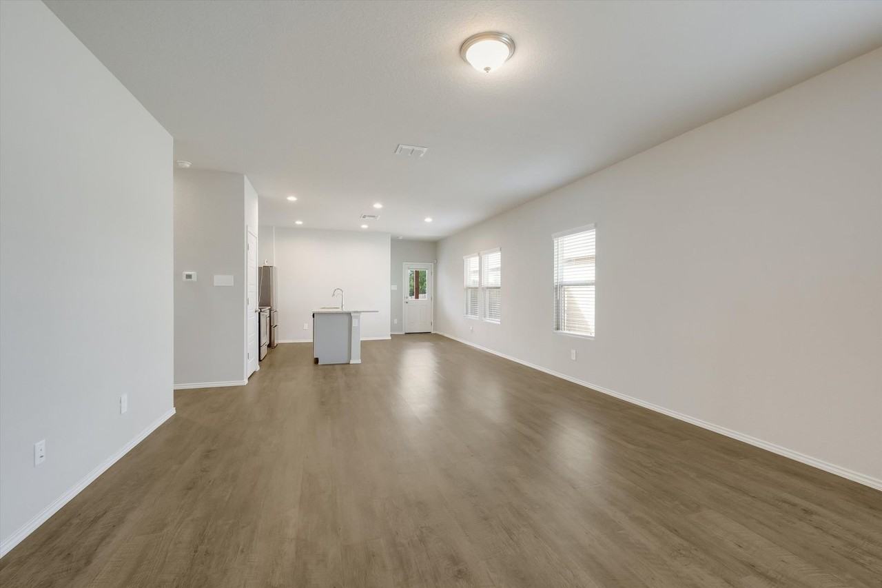 3023 Laguna Clfs - Photo 5 of 29
