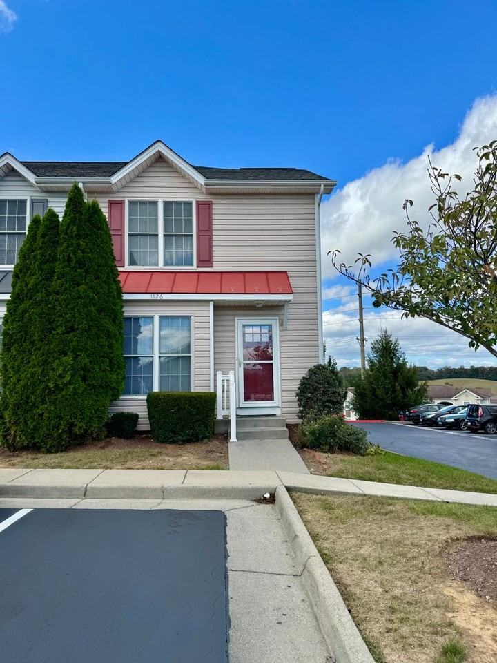 1126 Thomas Paine Dr