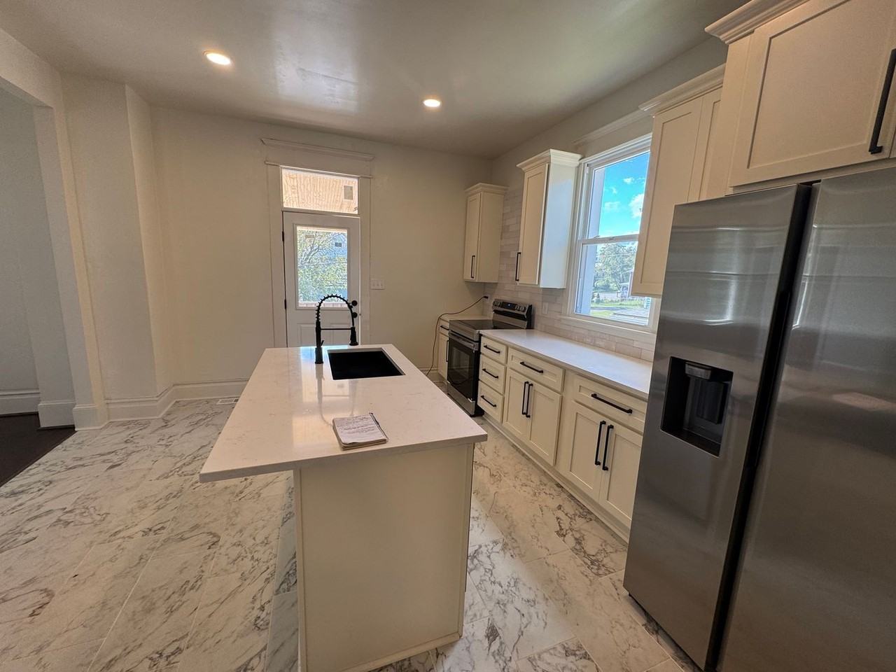 912 Patterson Ave Sw - Photo 5 of 25