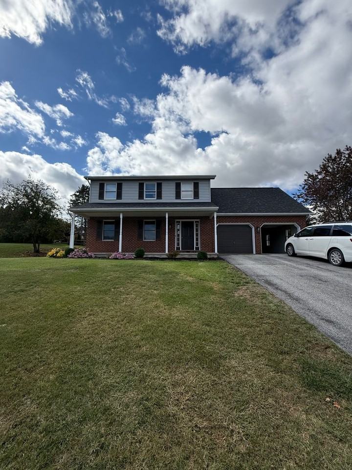 1560 Buttercup Dr - Photo 2 of 32