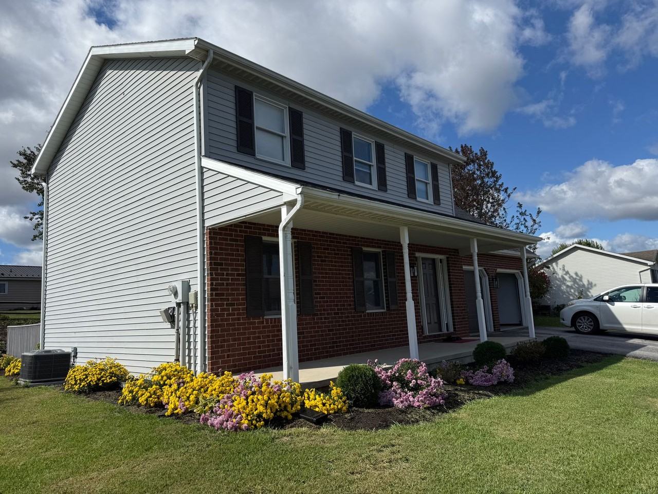 1560 Buttercup Dr - Photo 3 of 32