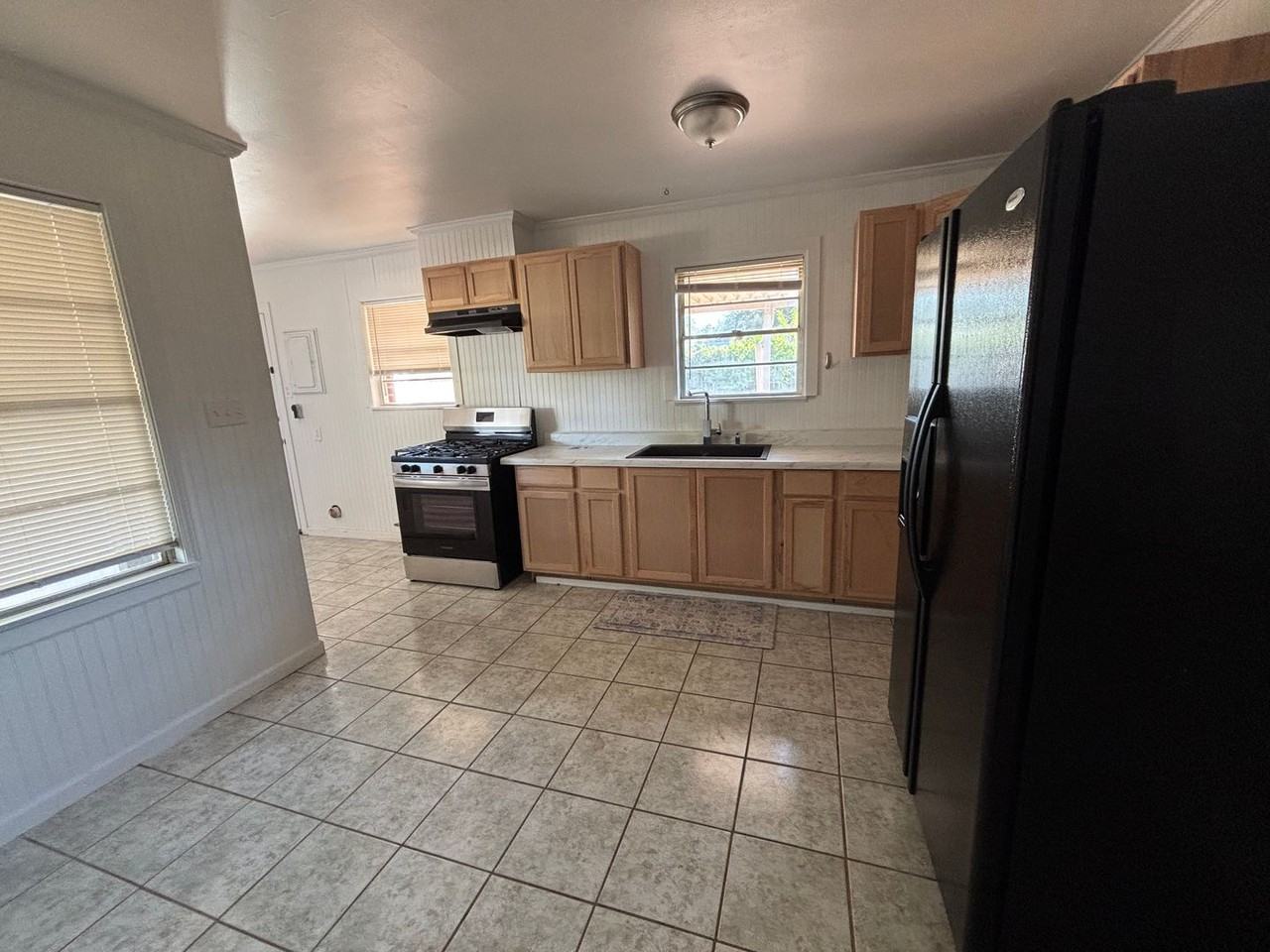 1210 Caroline Dr - Photo 3 of 13