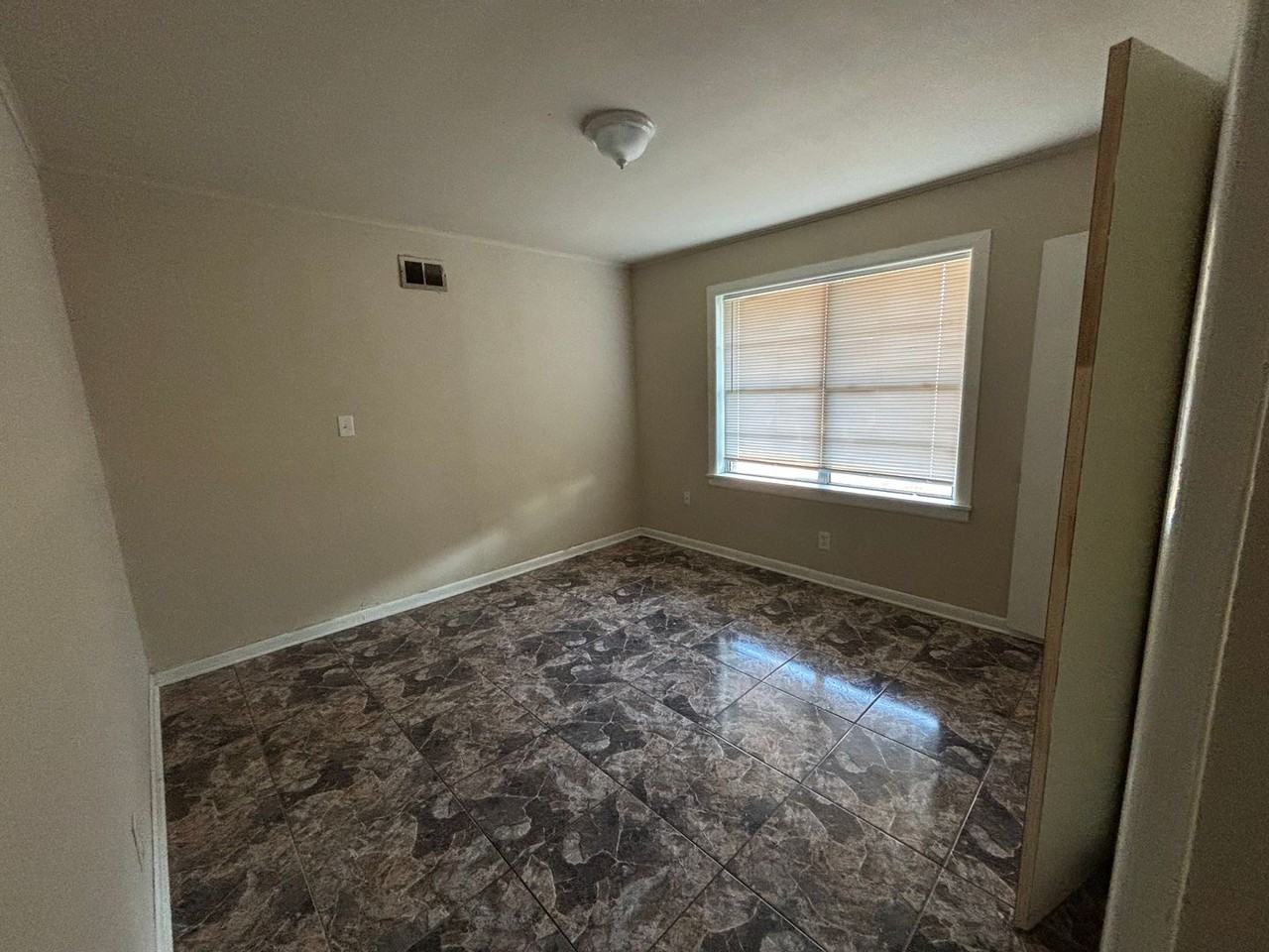 1210 Caroline Dr - Photo 6 of 13