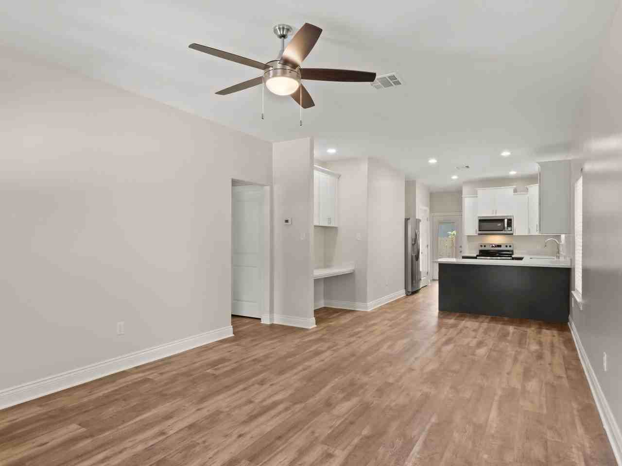 South Division St. 408 - Photo 3 of 16