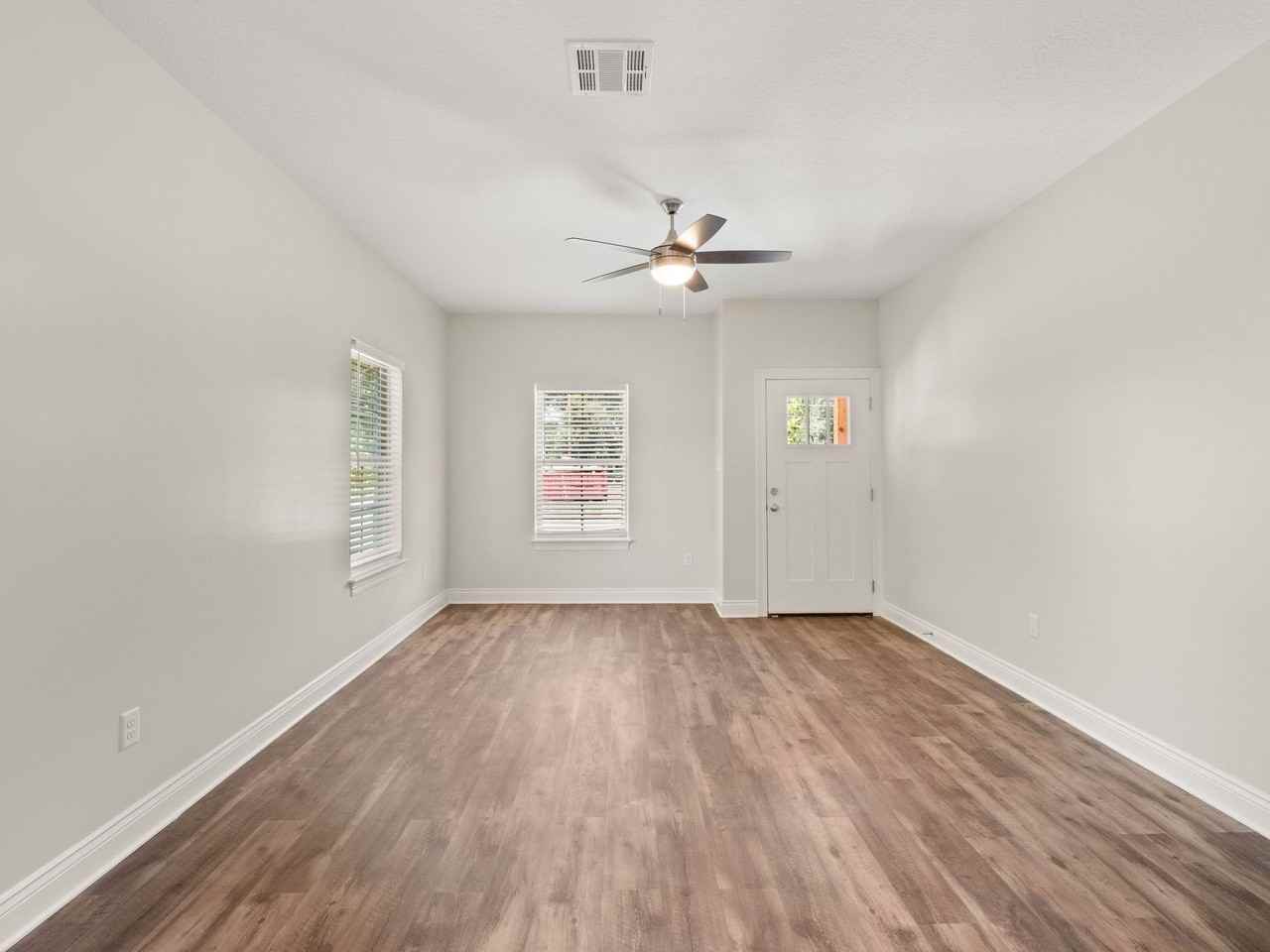 South Division St. 408 - Photo 4 of 16