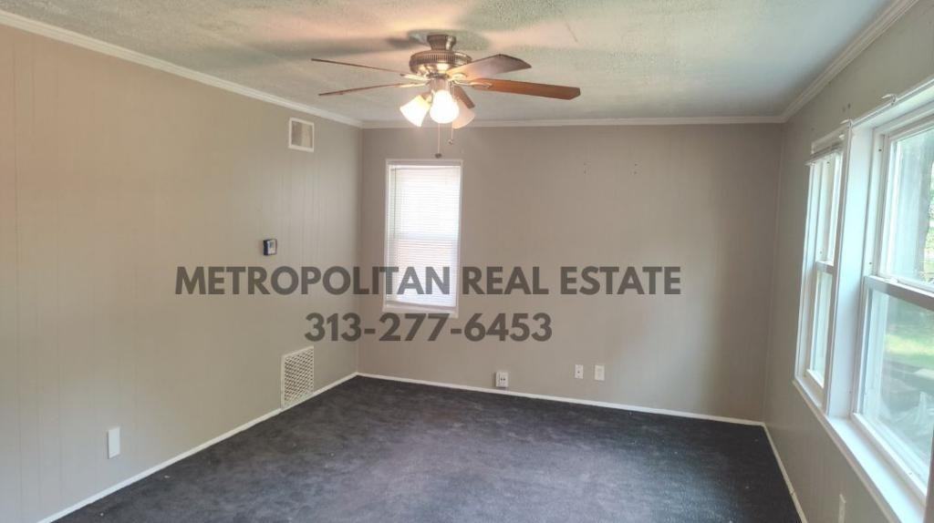 34214 Dayton Ct - Photo 3 of 9