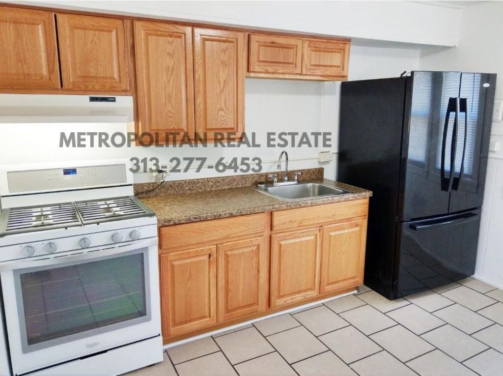 34214 Dayton Ct - Photo 4 of 9