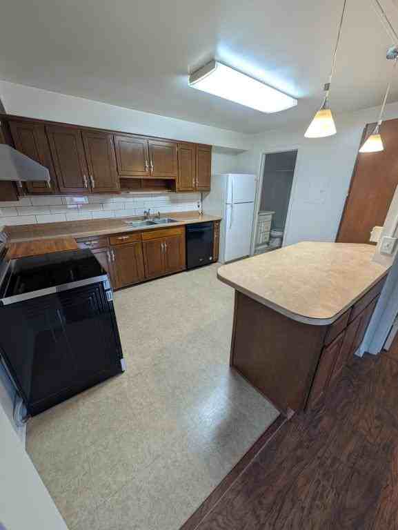 1820 Sunnyside Drive - Photo 3 of 12