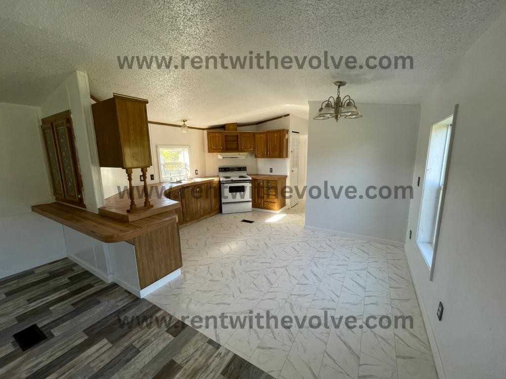 1392 N 200 W ##In - Photo 2 of 14