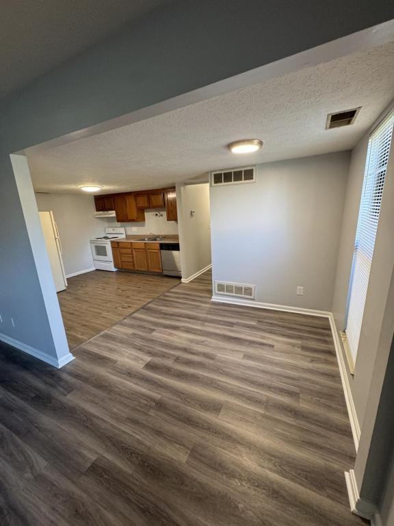 8380 Cottonwood Drive - Photo 2 of 9