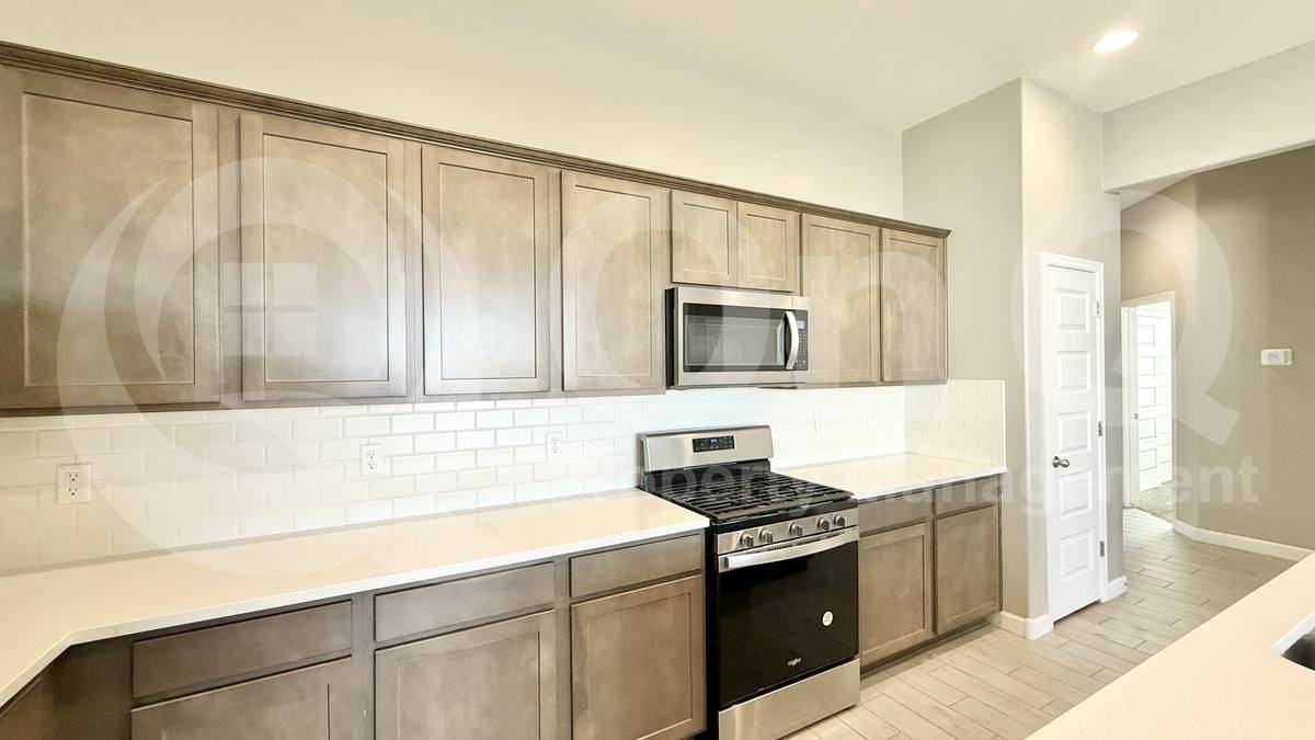 40974 West Hillman Drive - Photo 3 of 10