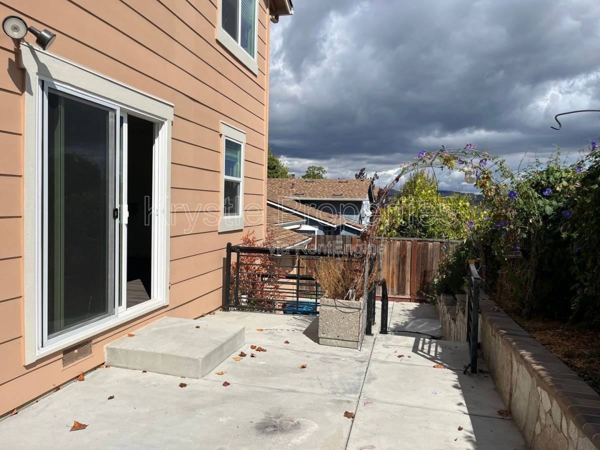 63 Parrott St - Photo 2 of 10