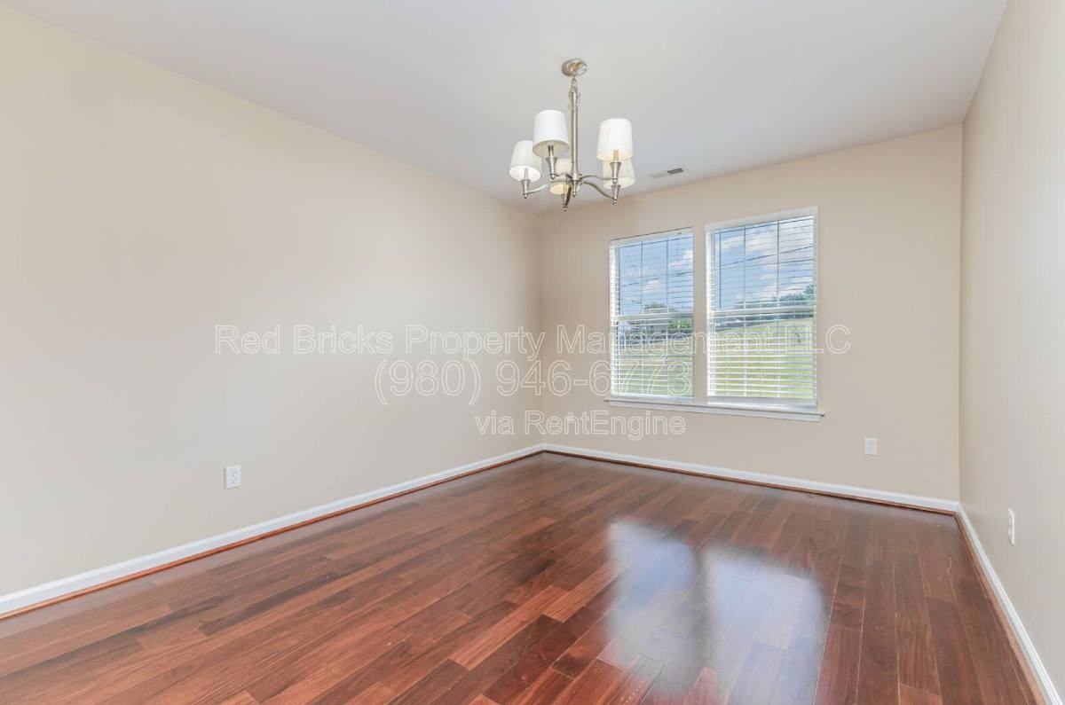 9626 Kenneth Glenn Dr - Photo 5 of 10