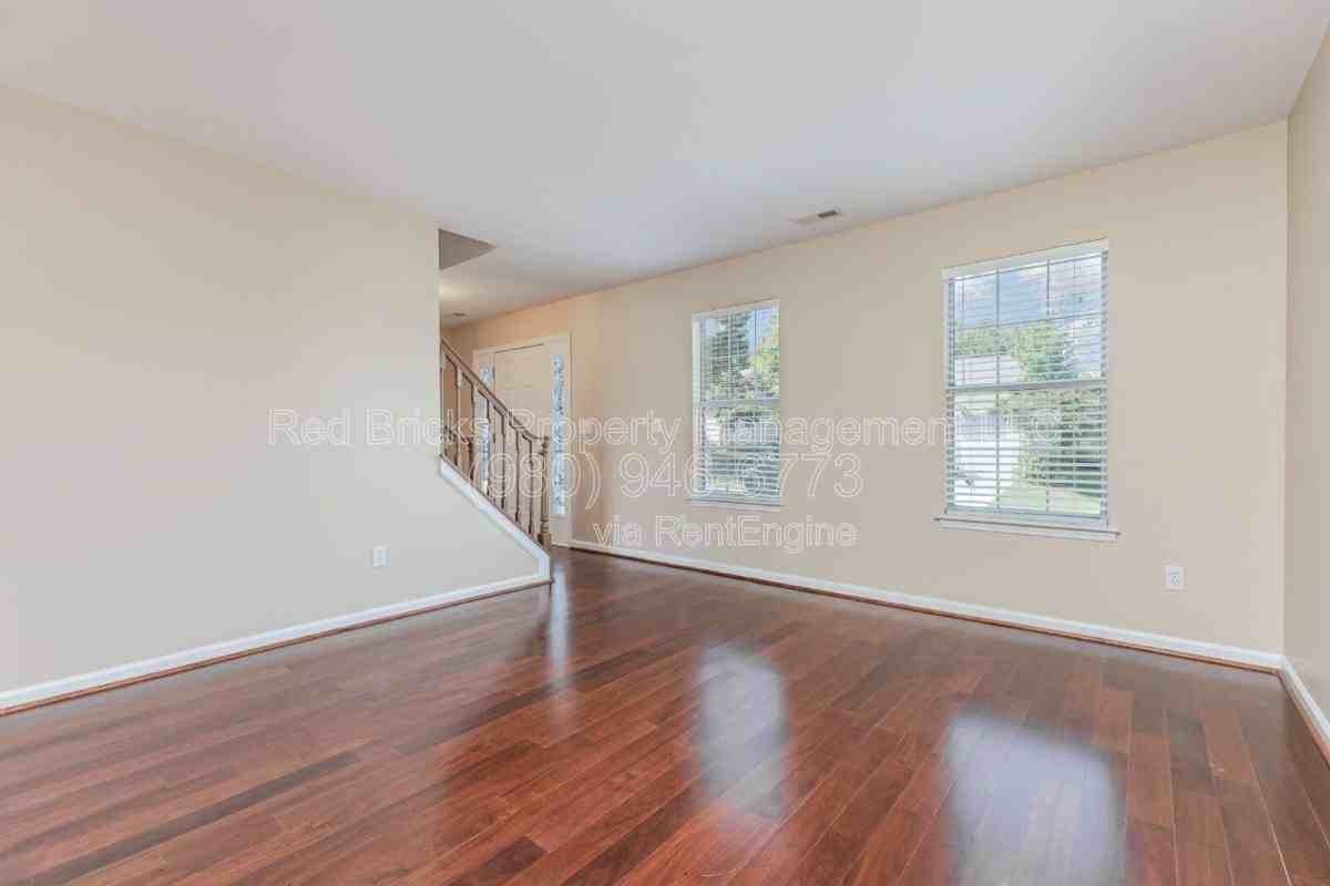 9626 Kenneth Glenn Dr - Photo 6 of 10