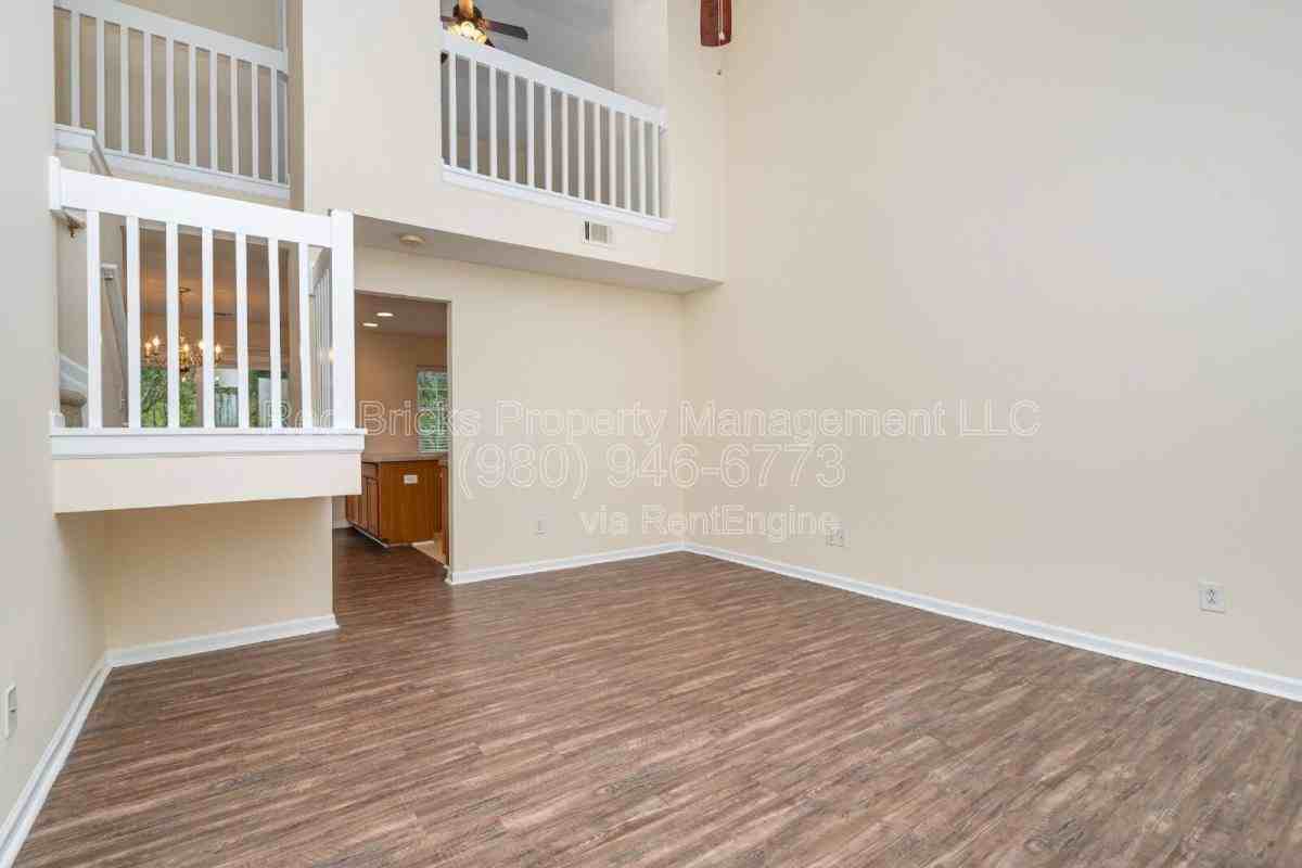 16849 Greenlawn Hills Ct - Photo 5 of 10