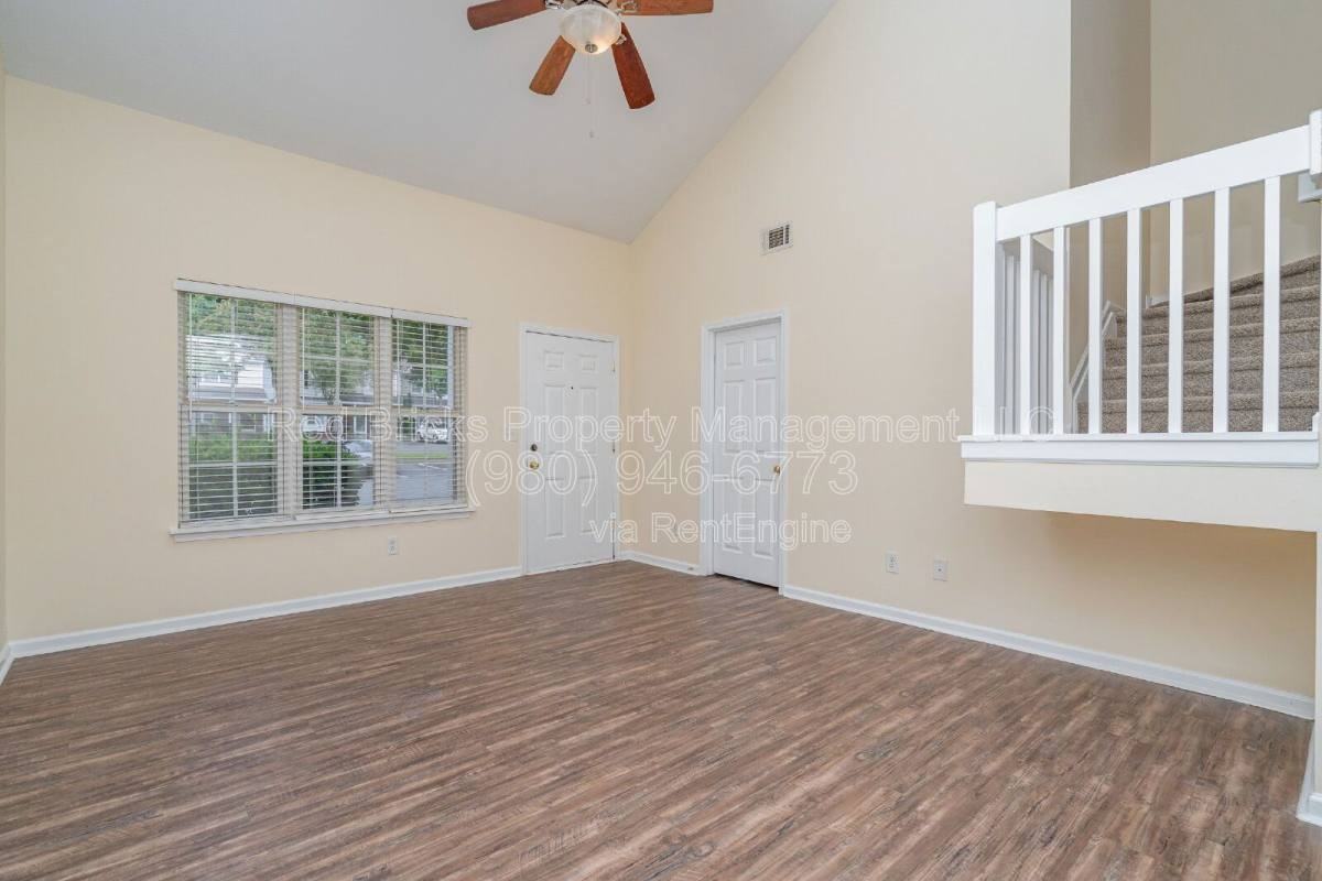 16849 Greenlawn Hills Ct - Photo 7 of 10