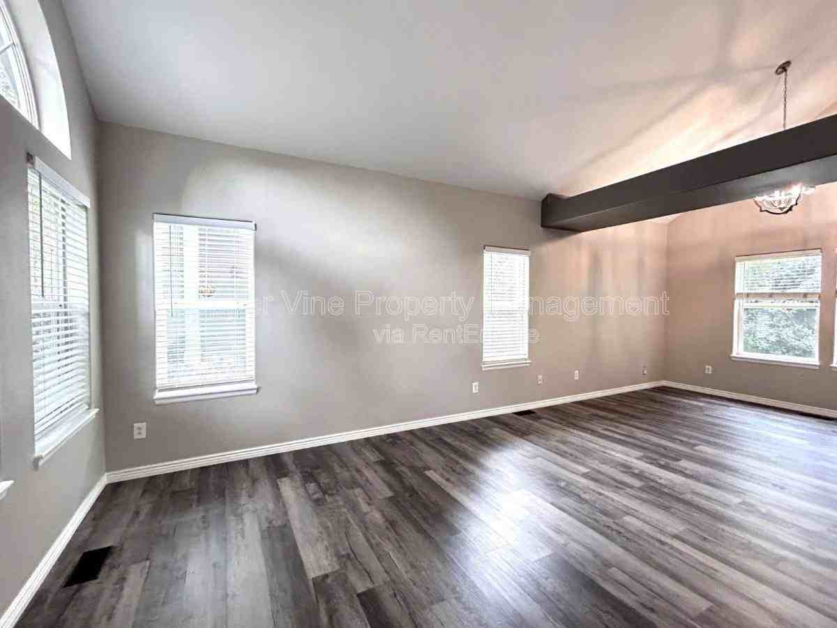 9645 Kendall Ct - Photo 3 of 10