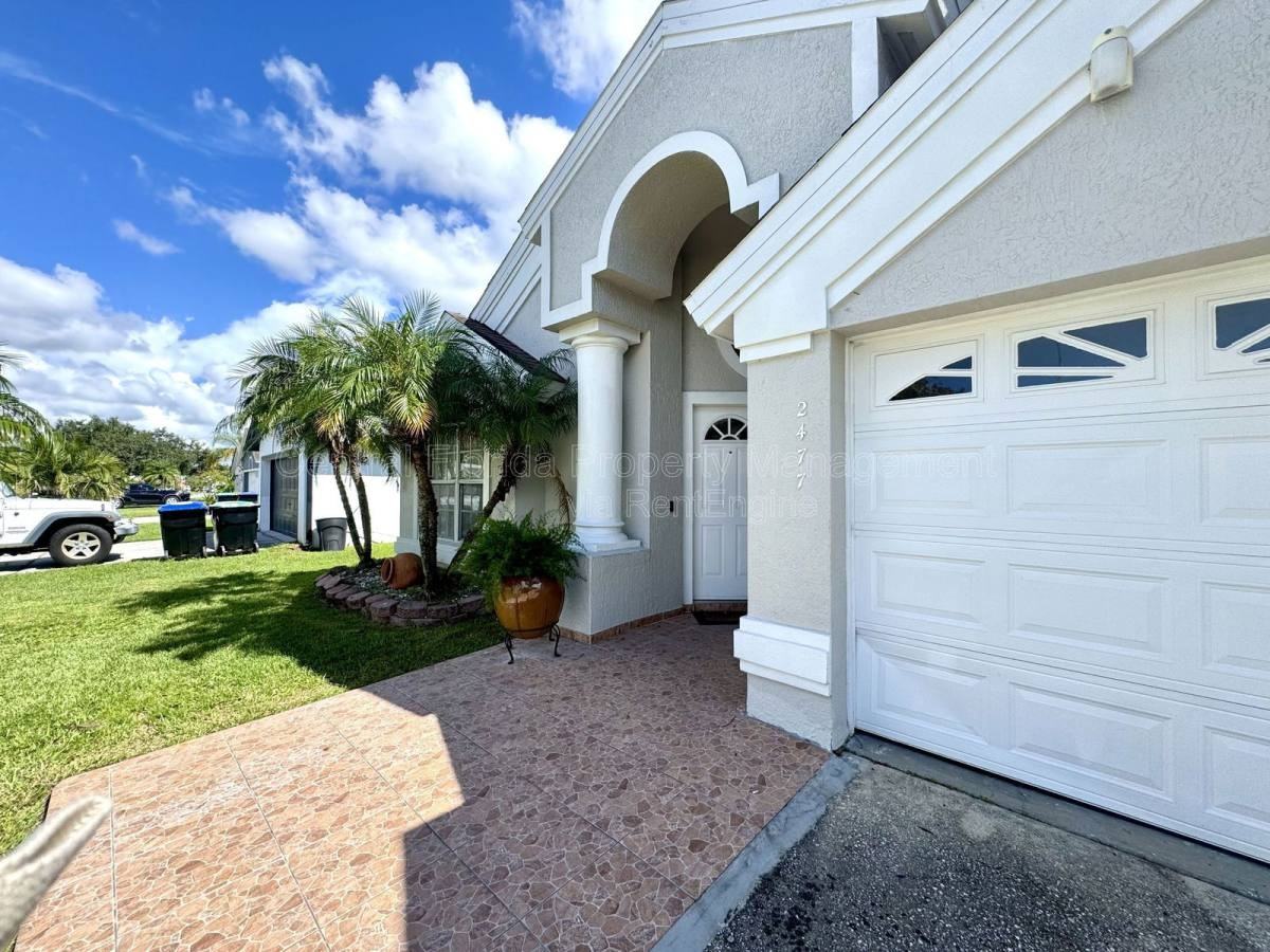 2477 Island Club Way - Photo 3 of 10