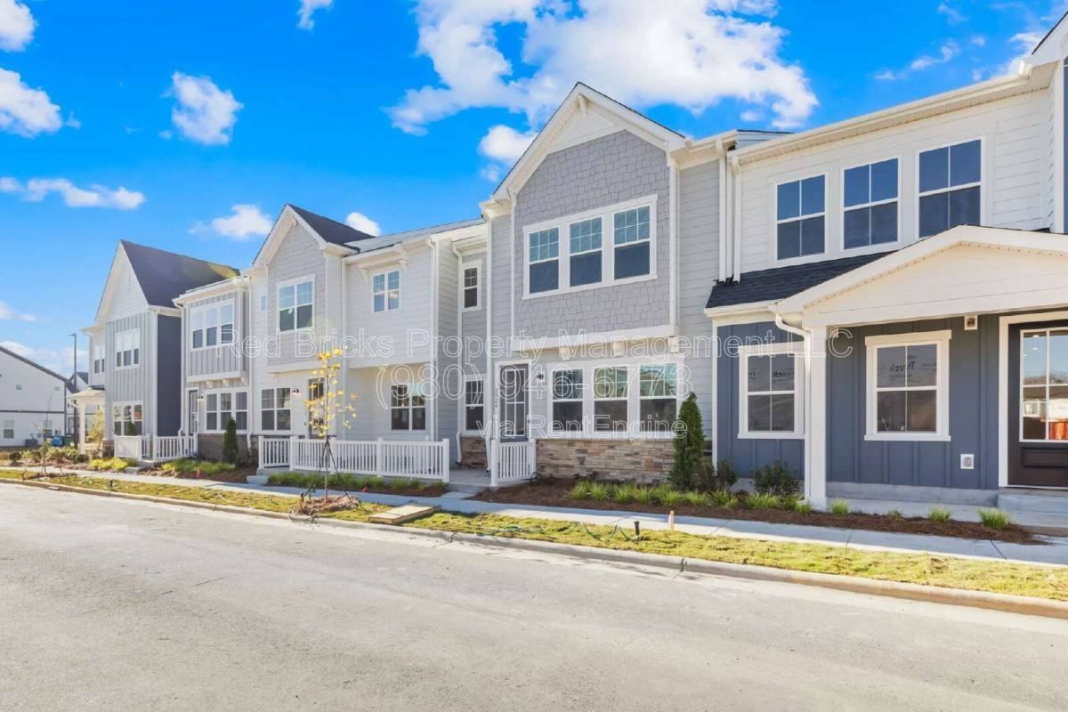 5676 Clear Creek Ln - Photo 2 of 10