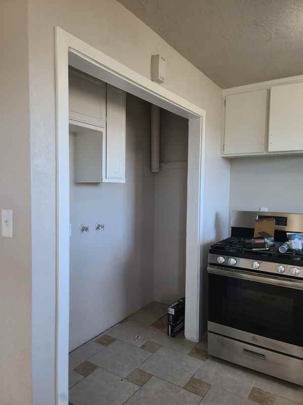 1014 E Navajo St - Photo 3 of 3