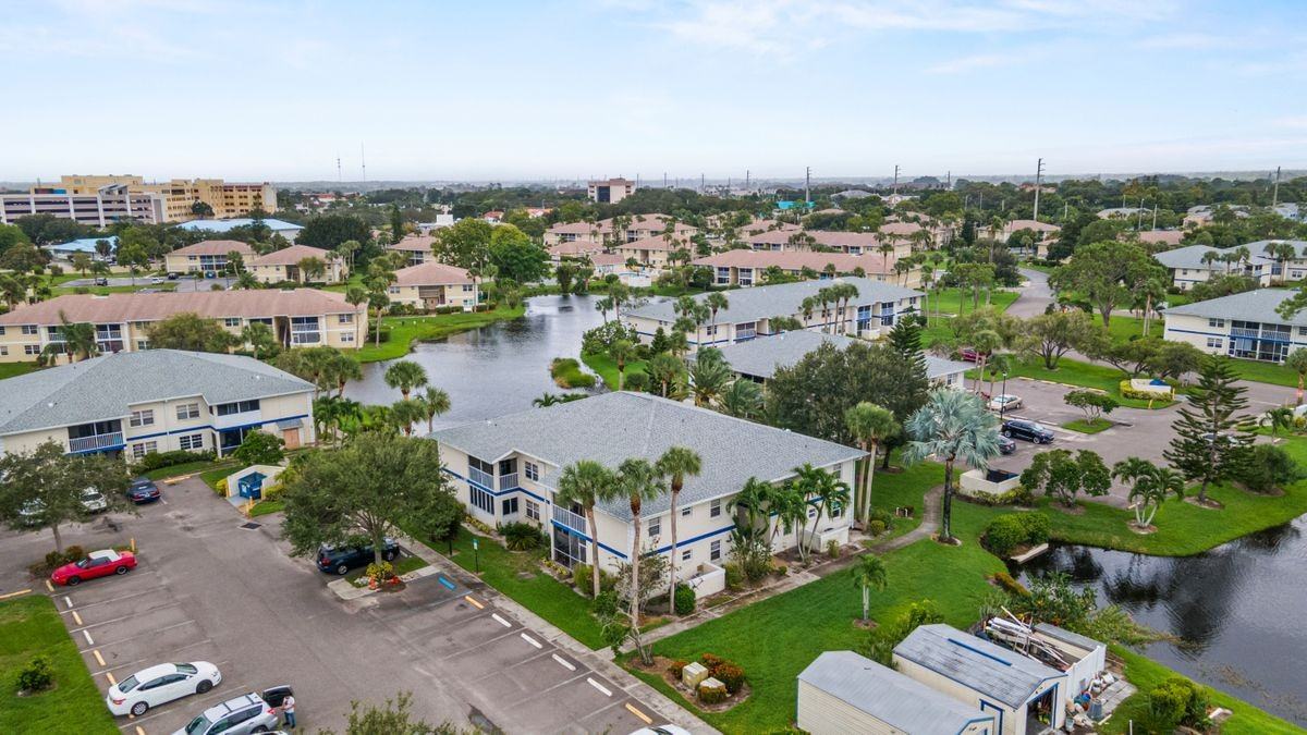 1507 Se Royal Green Cir - Photo 2 of 41