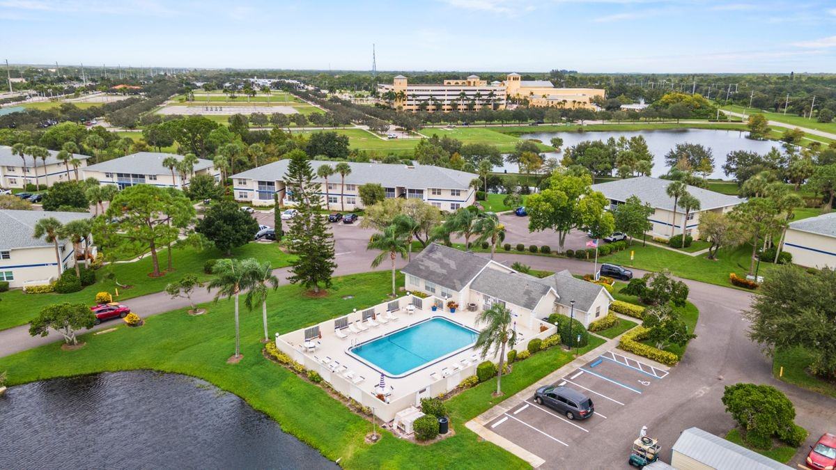 1507 Se Royal Green Cir - Photo 4 of 41