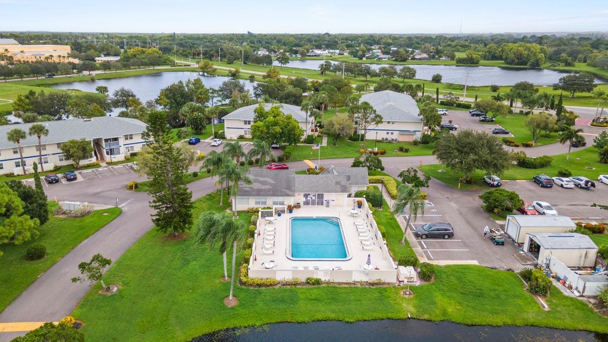 1507 Se Royal Green Cir - Photo 5 of 41