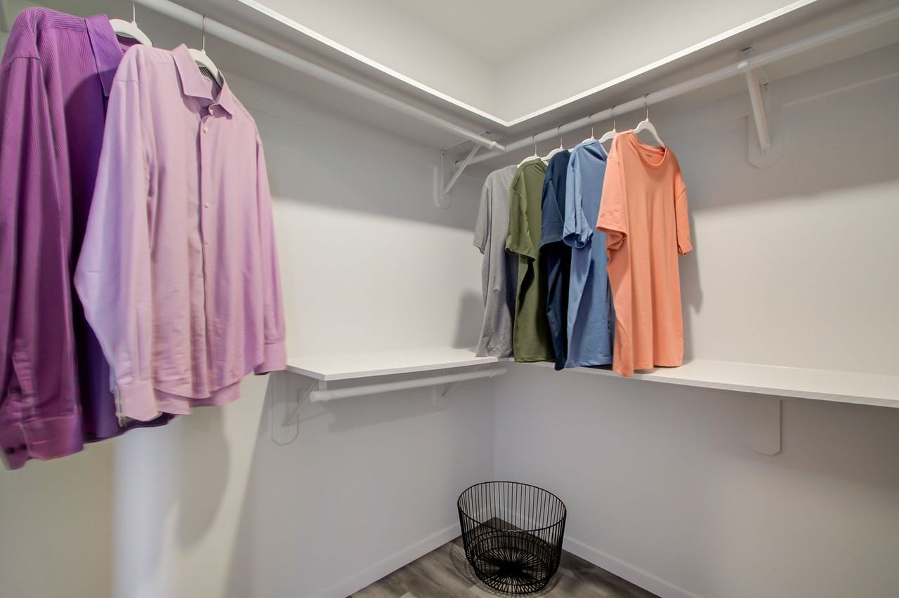 1026 1026 17th St - 602- Furnished - Photo 7 of 9