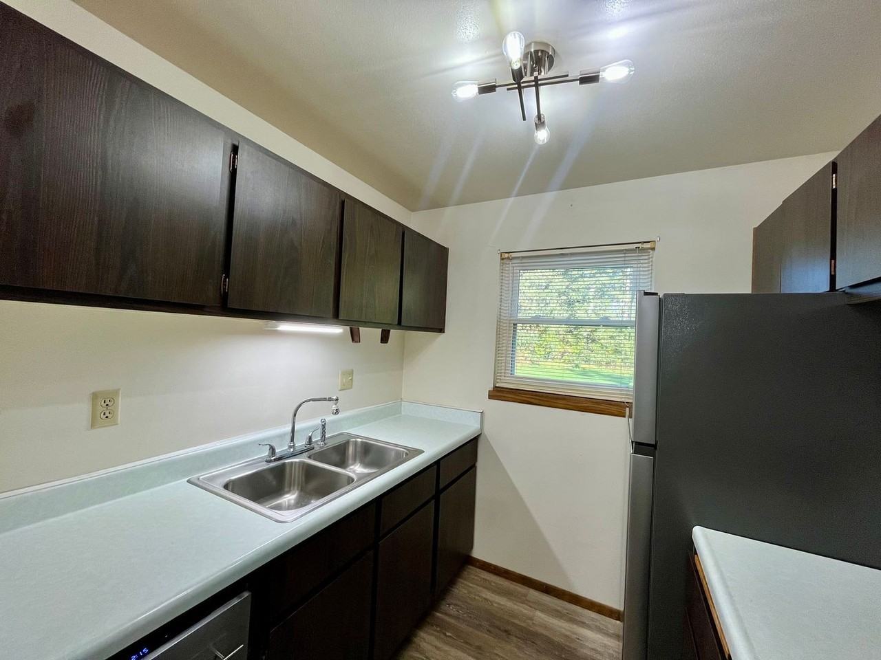 619 Laurel Ct - Photo 3 of 41