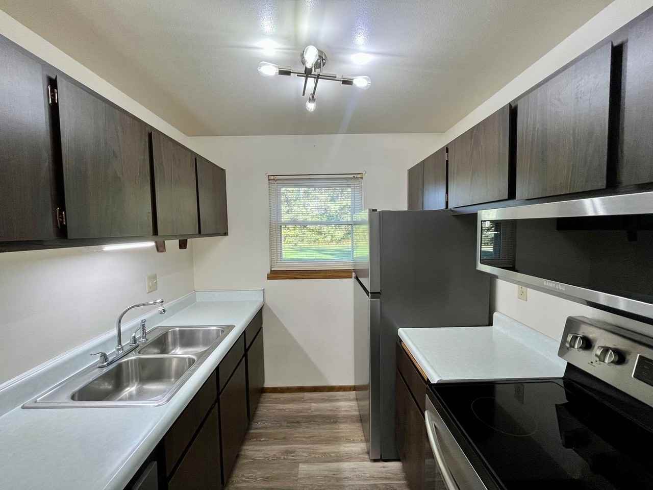 619 Laurel Ct - Photo 4 of 41