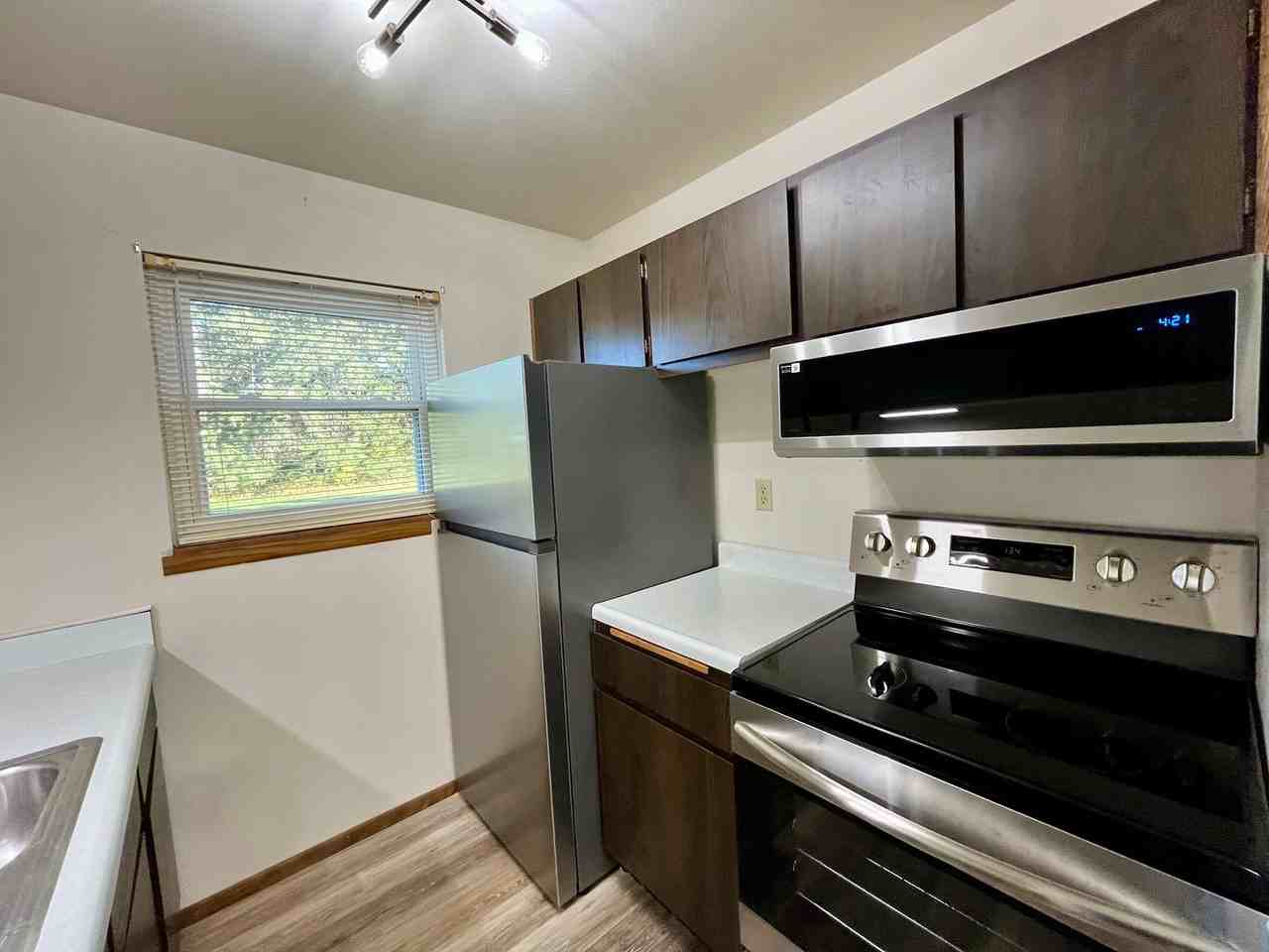 619 Laurel Ct - Photo 2 of 41