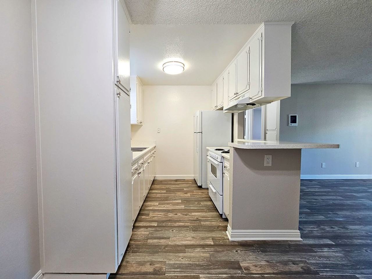 Sandalwood Apartments - Photo 4 of 32