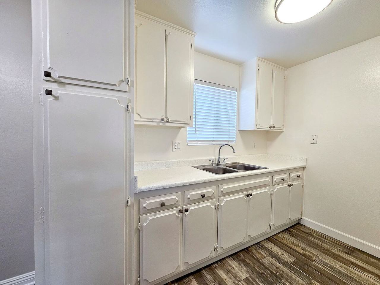 Sandalwood Apartments - Photo 5 of 32