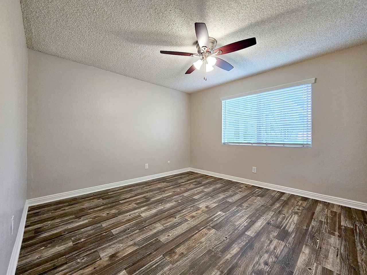 Sandalwood Apartments - Photo 7 of 32
