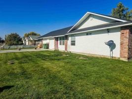 featured image of 123 10th Ave N #123