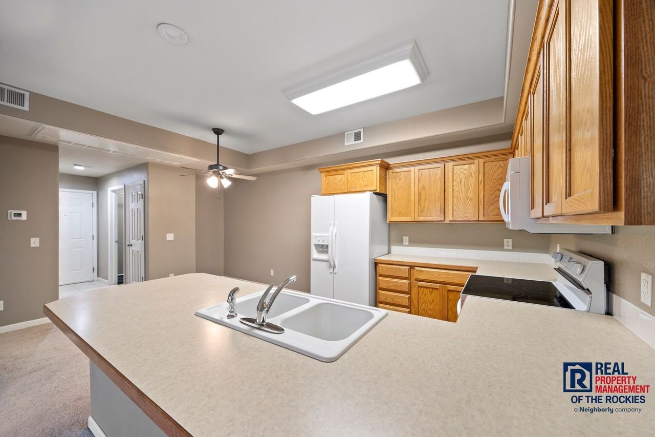 1280 Lake Cir Unit 11c - Photo 4 of 20